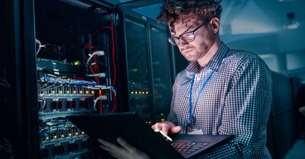 Polskie firmy mierzą się dziś z intensywnością zagrożeń, jakiej jeszcze kilka lat temu nikt się nie spodziewał. I choć pierwszym celem ataku często są duże organizacje, to coraz bardziej odczuwalne jest to w grupie mniejszych podmiotów. 40% małych i 38% średnich firm w Polsce deklaruje wzrost liczby cyberataków*.